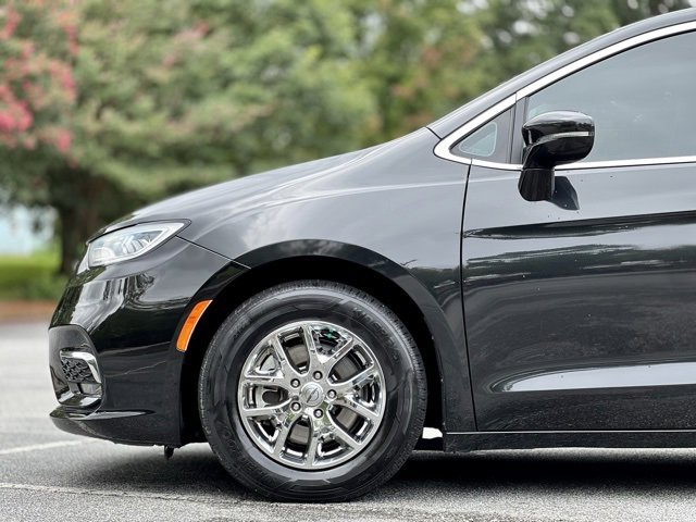 Used 2021 Chrysler Pacifica Touring-L image 12