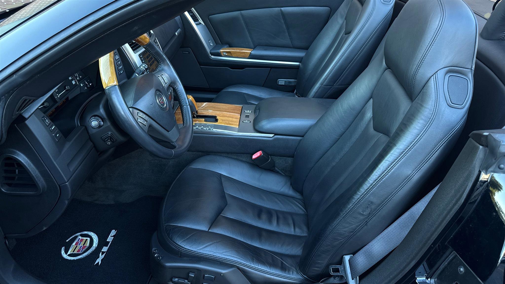Used 2004 Cadillac XLR image 9
