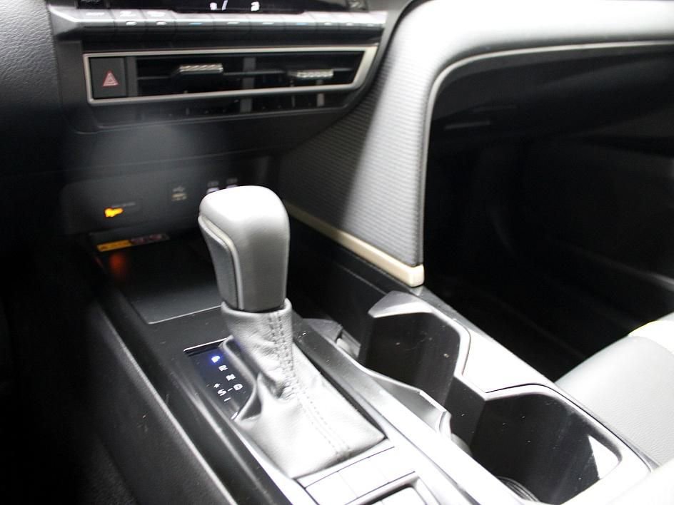 Used 2025 Toyota Camry SE image 15