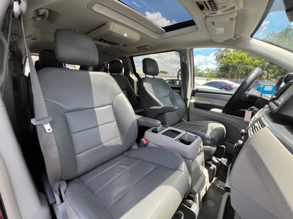 Used 2012 Volkswagen Routan SEL FWD image 25