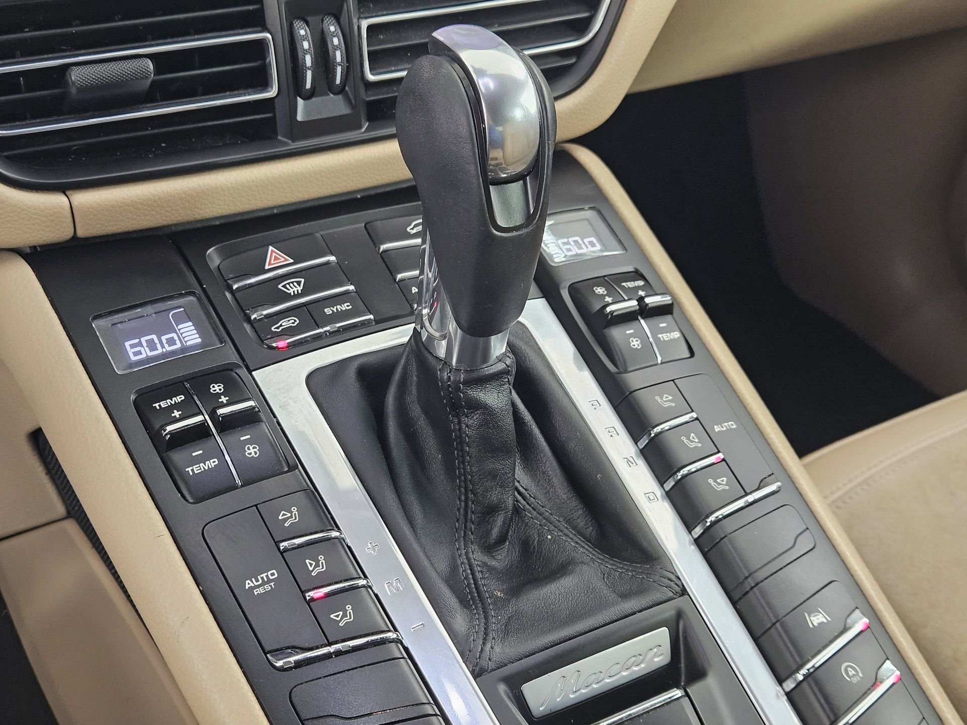 Used 2021 Porsche Macan AWD/4WD image 32