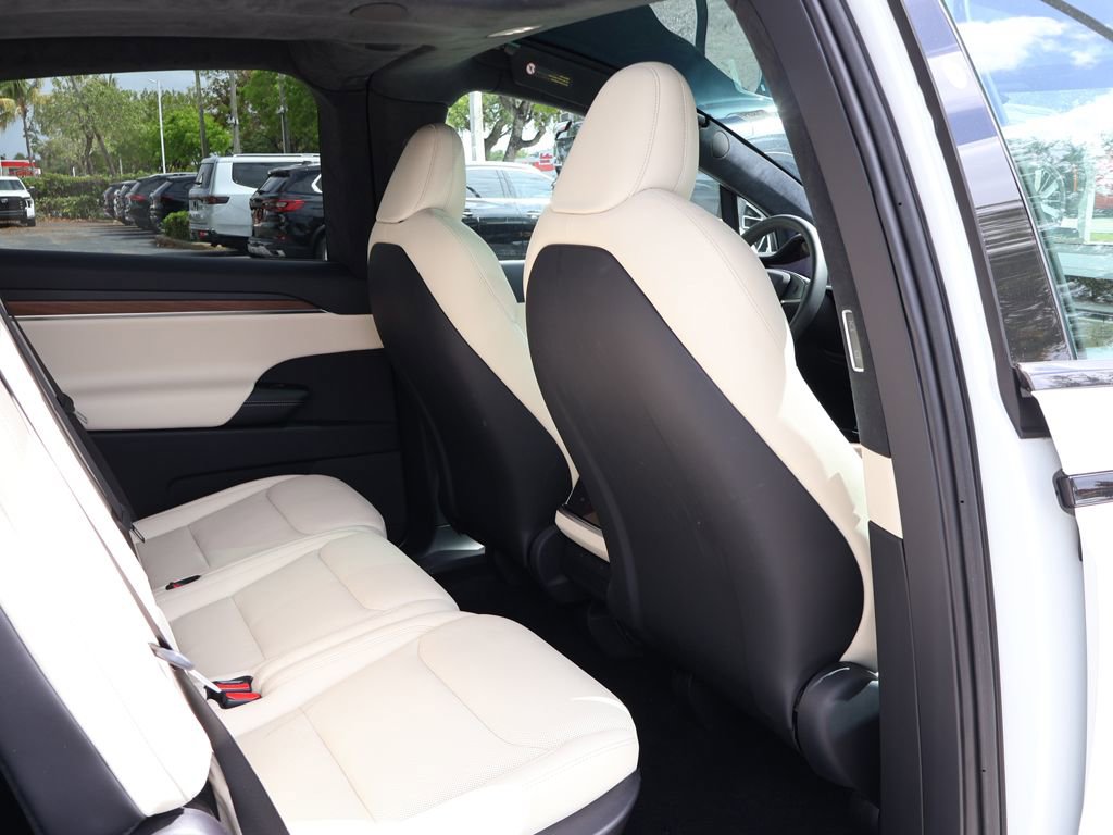 Used 2023 Tesla Model X AWD/4WD image 34