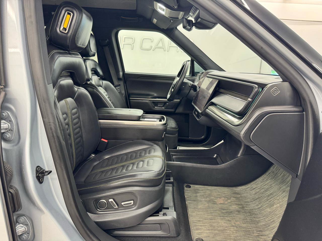 Used 2025 Rivian R1T Adventure AWD/4WD image 14