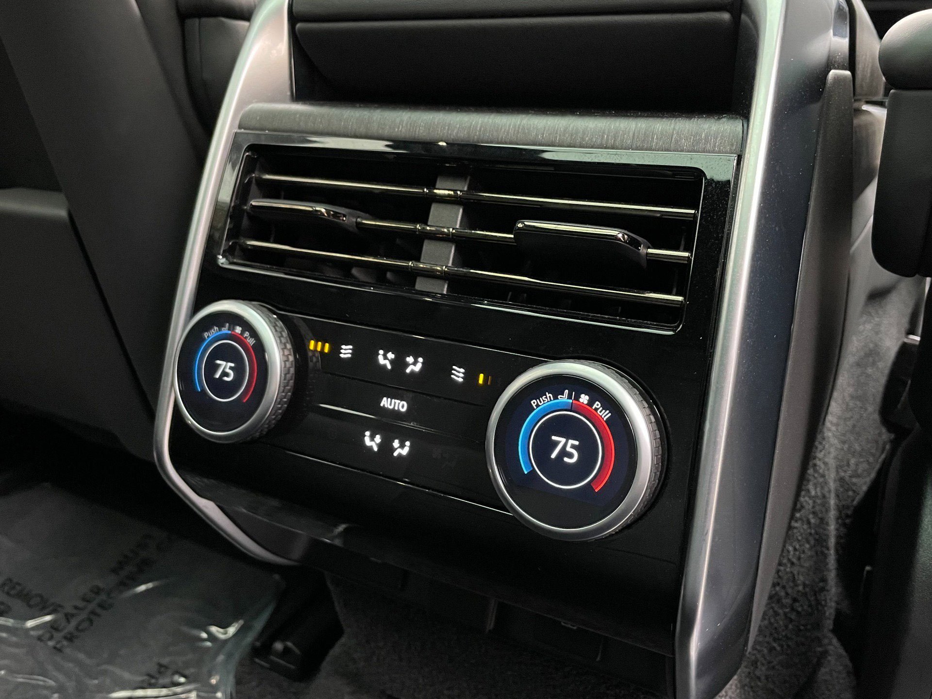 Used 2023 Land Rover Range Rover SE image 20