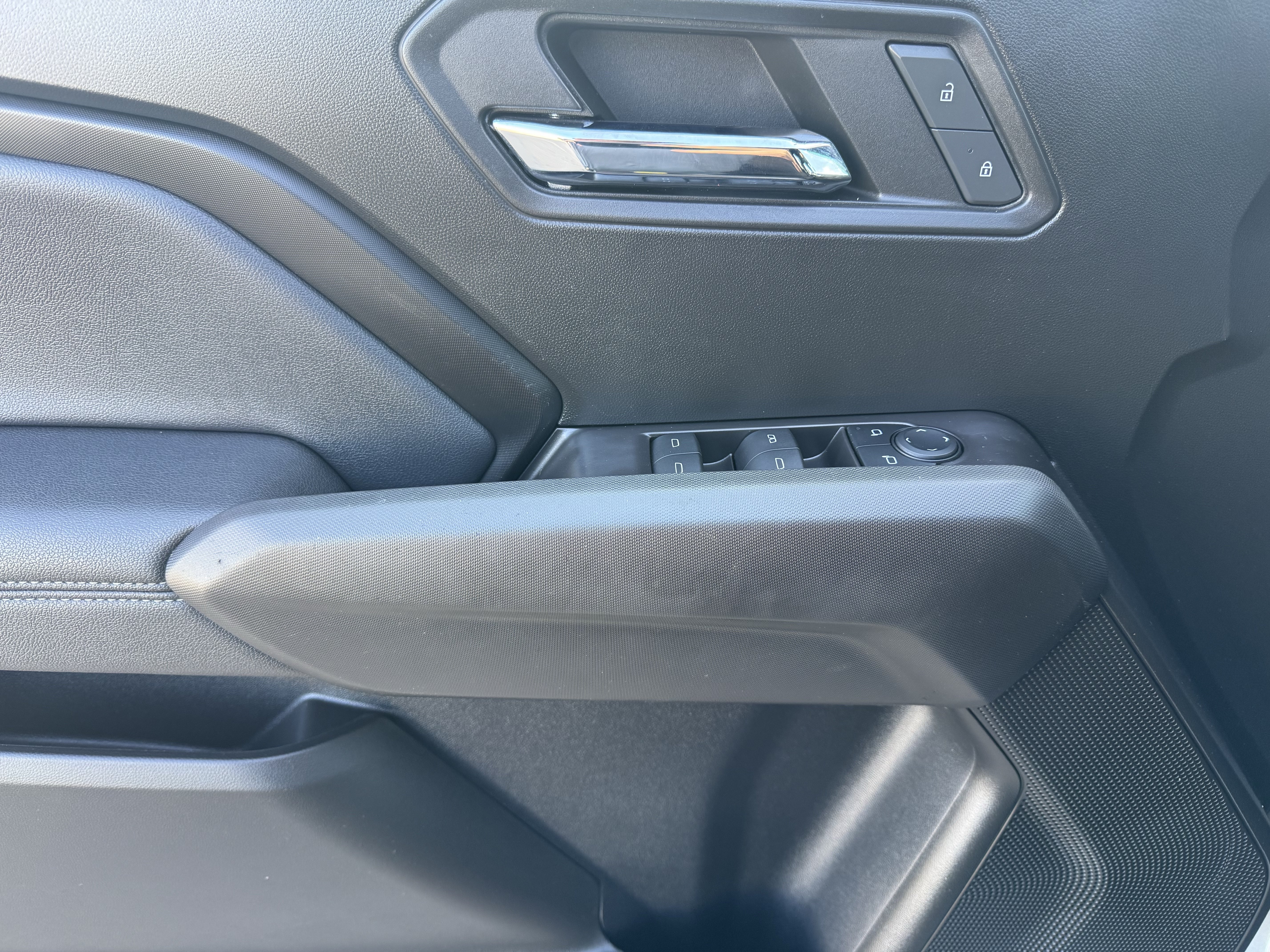 Used 2024 Chevrolet Colorado LT AWD/4WD image 9