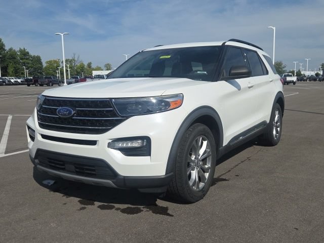 Used 2020 Ford Explorer XLT w/ Equipment Group 202A AWD/4WD image 2