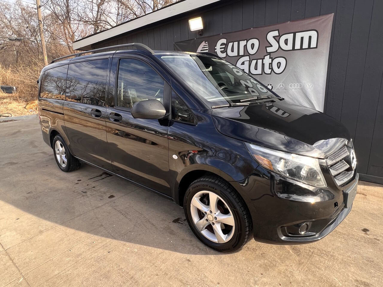 Used 2018 Mercedes-Benz Metris Passenger image 9