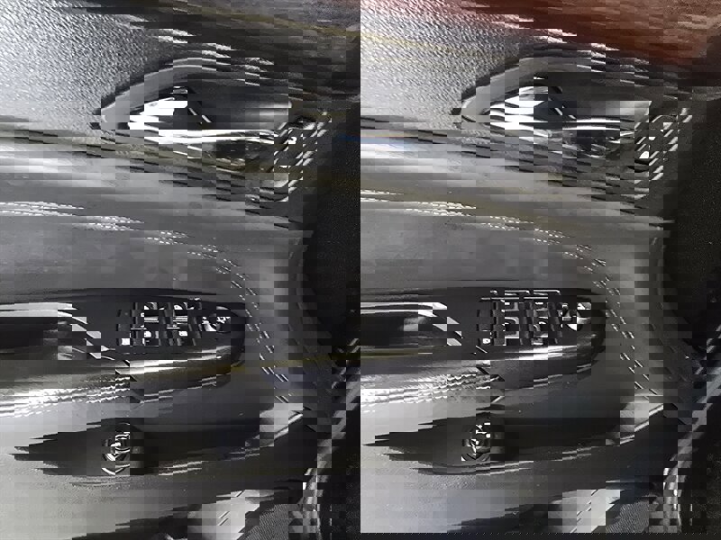 Used 2015 Cadillac SRX Luxury w/ Driver Awareness Package image 16