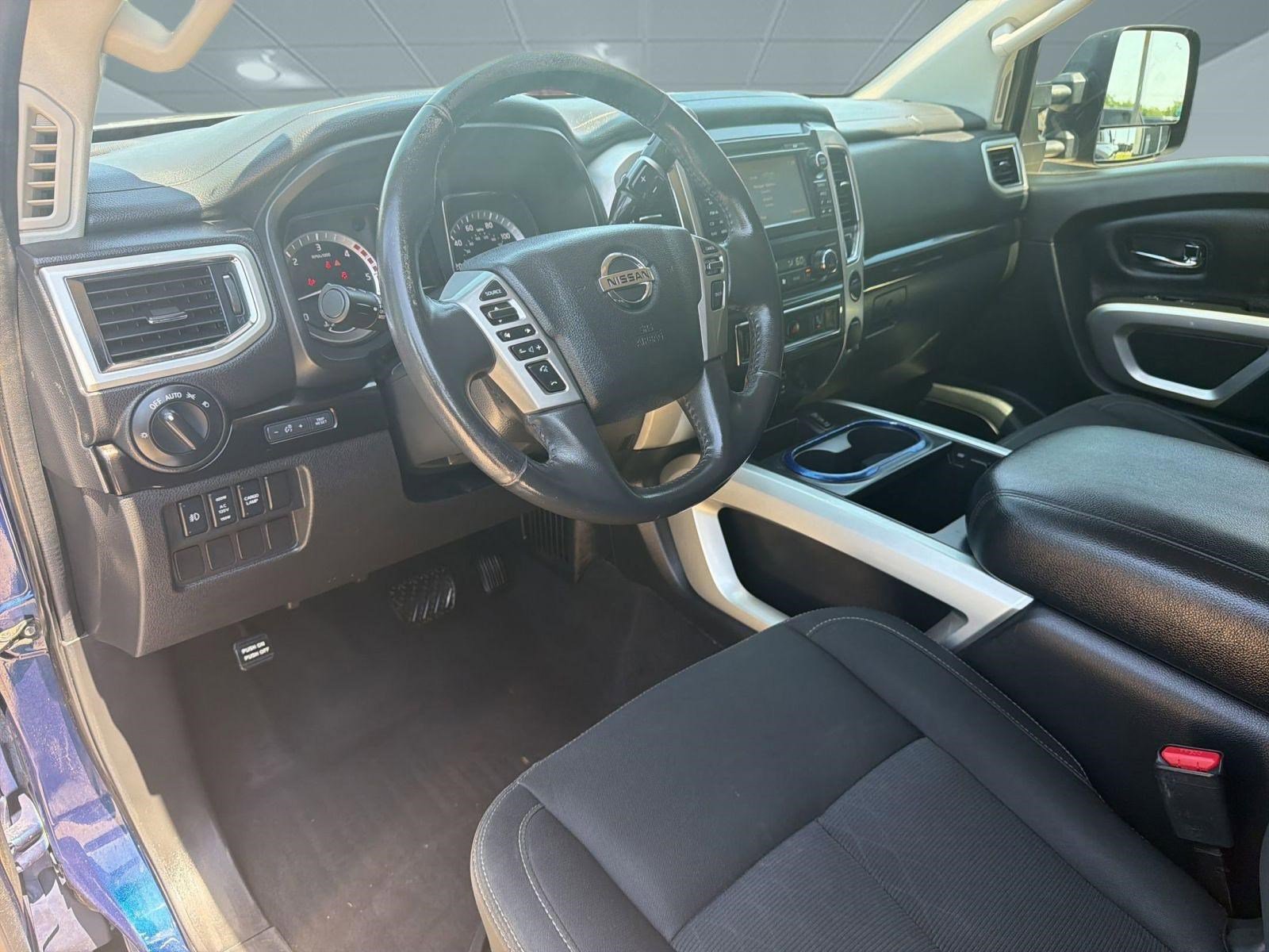 Used 2017 Nissan Titan SV RWD image 4