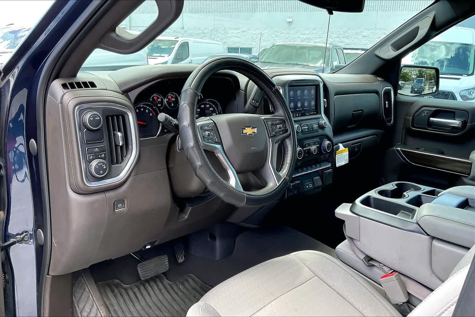 Used 2022 Chevrolet Silverado 1500 LT w/ Convenience Package II RWD image 2