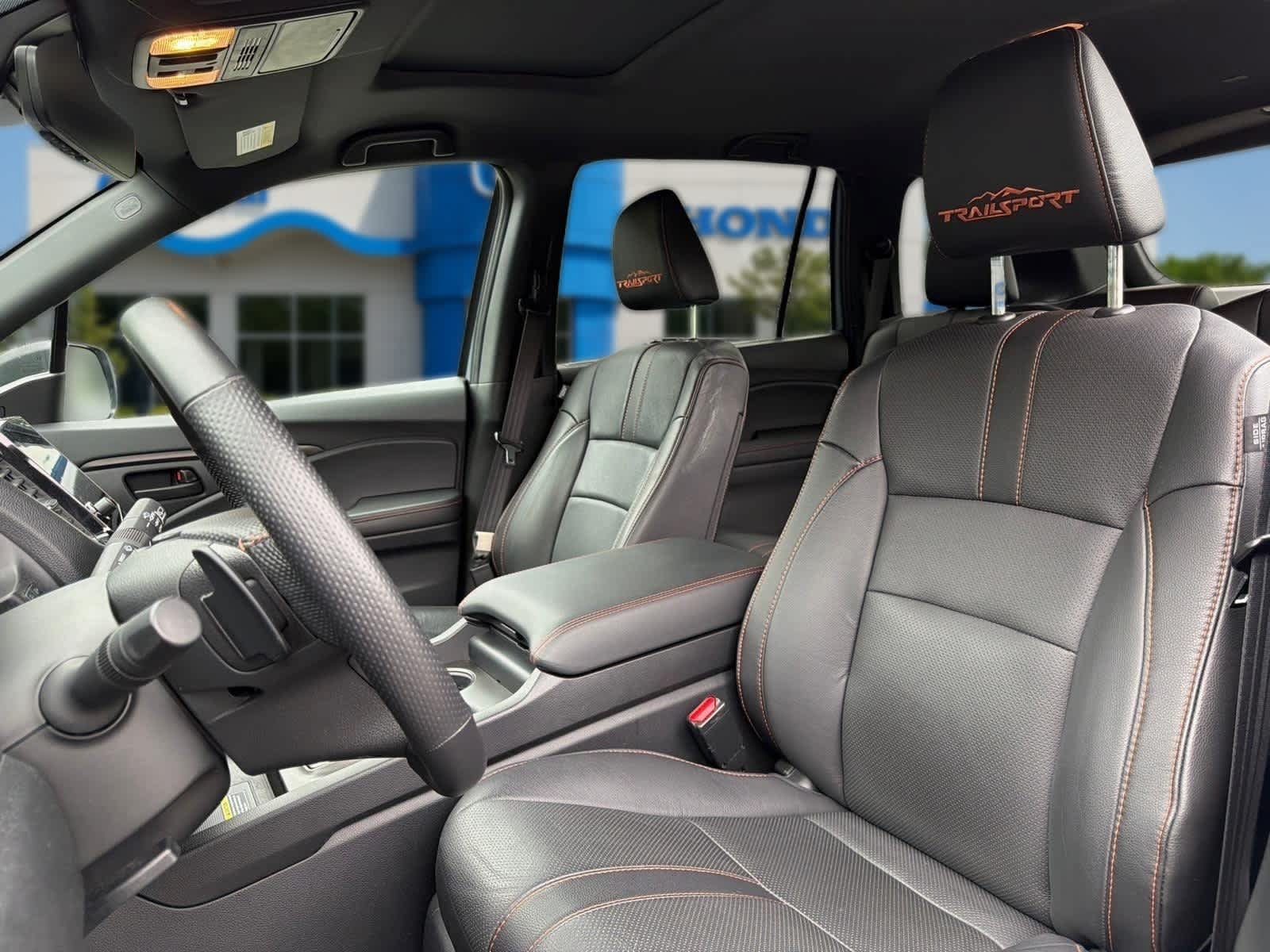 Used 2025 Honda Passport TrailSport image 13
