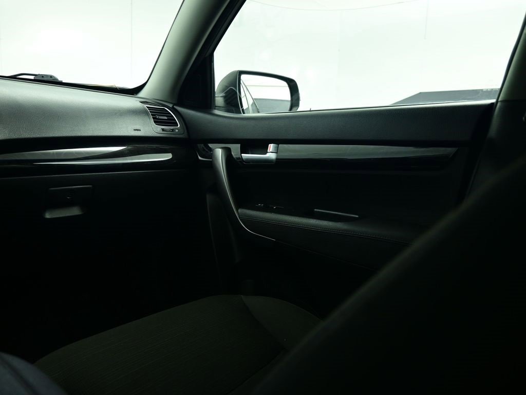 Used 2015 Kia Sorento LX image 12