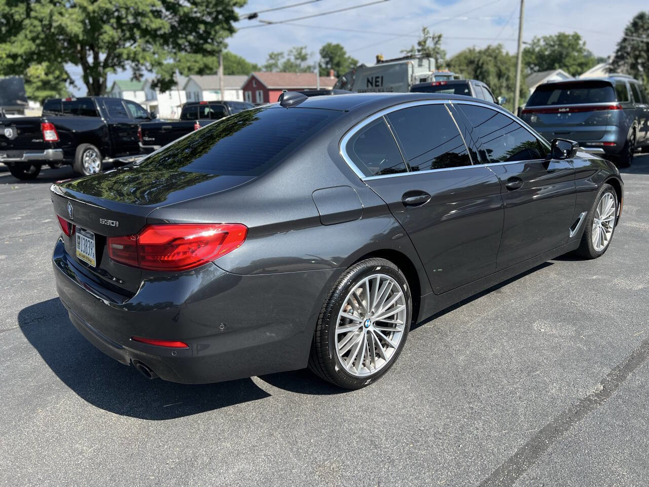 Used 2020 BMW 530i xDrive w/ Premium Package image 5