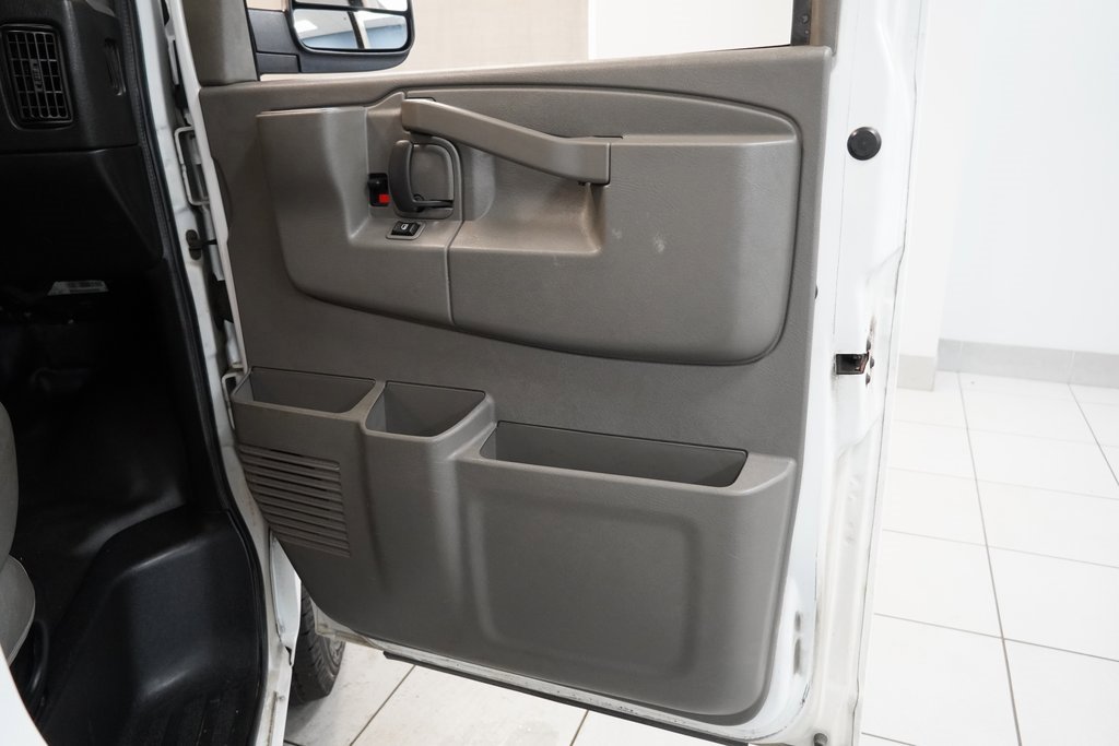 Used 2021 Chevrolet Express 2500 w/ Driver Convenience Package image 26