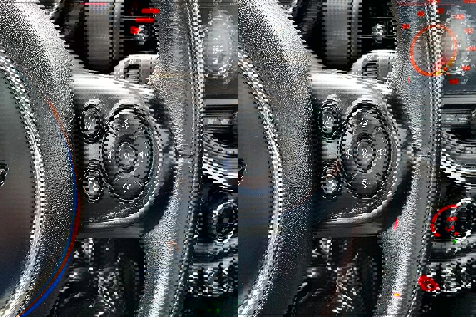 Used 2016 MINI Cooper 4-Door Hardtop image 17