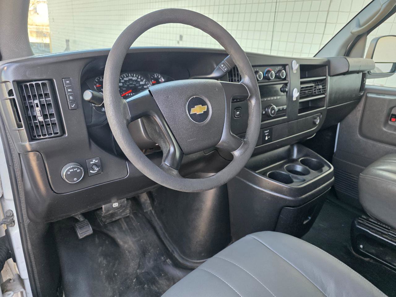 Used 2014 Chevrolet Express 2500 image 11
