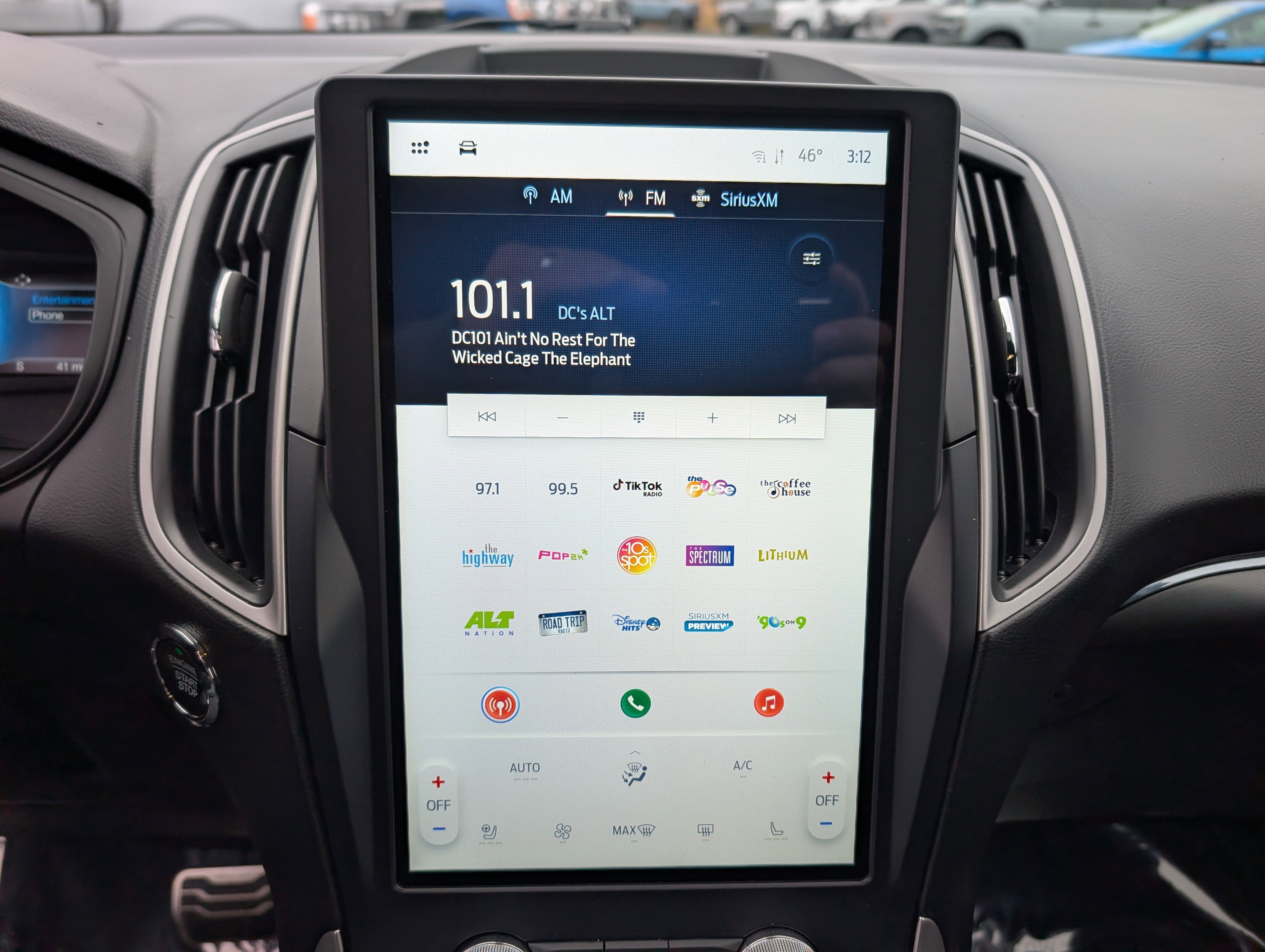 Certified 2024 Ford Edge ST-Line image 32