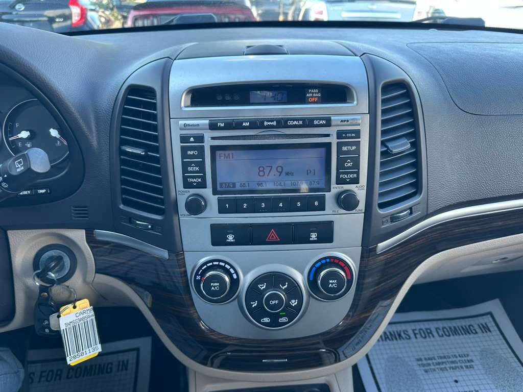 Used 2010 Hyundai Santa Fe GLS FWD image 16