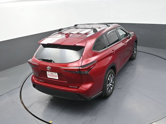 Used 2023 Toyota Highlander XLE AWD/4WD image 29