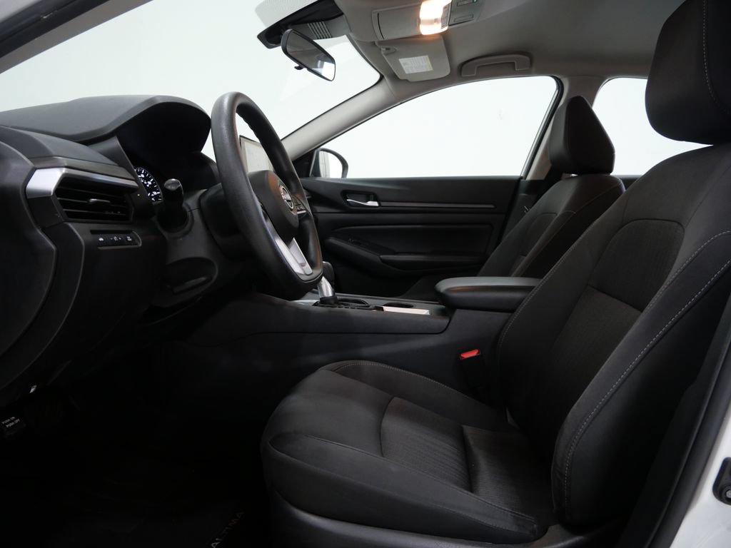 Used 2025 Nissan Altima 2.5 SV FWD image 12