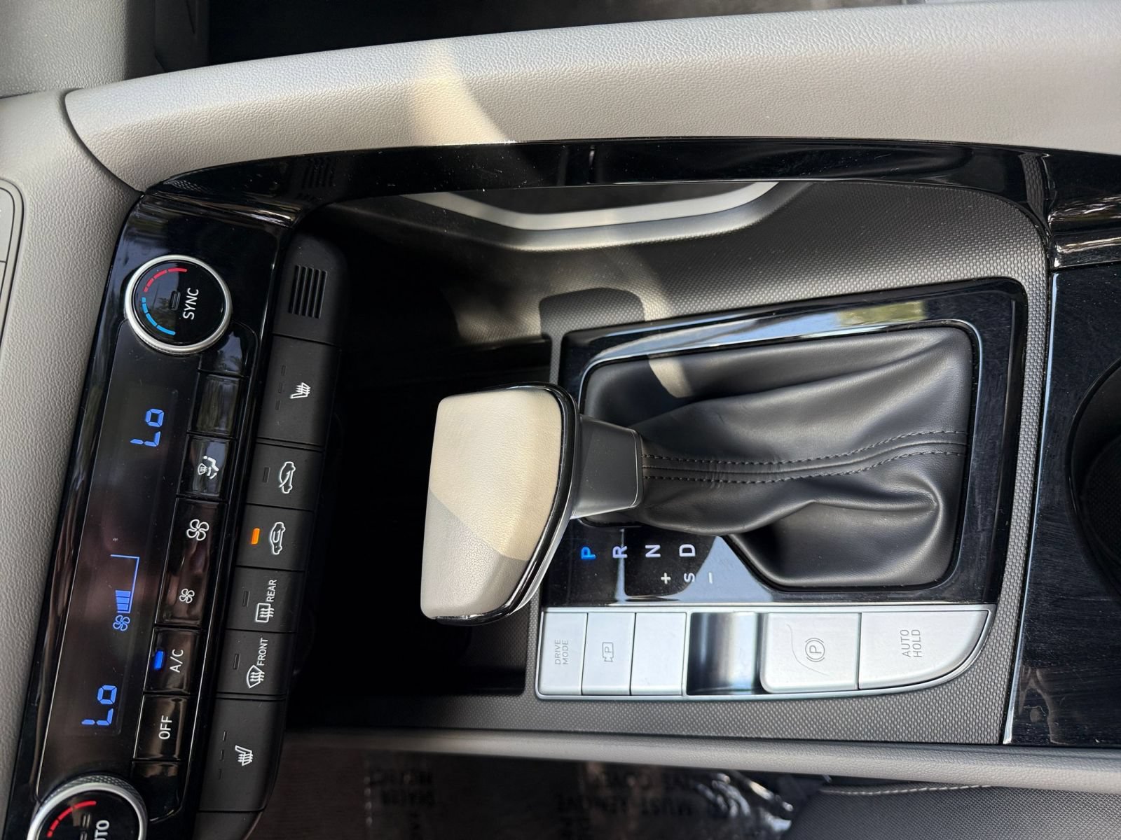 Used 2025 Hyundai Elantra SEL FWD image 40