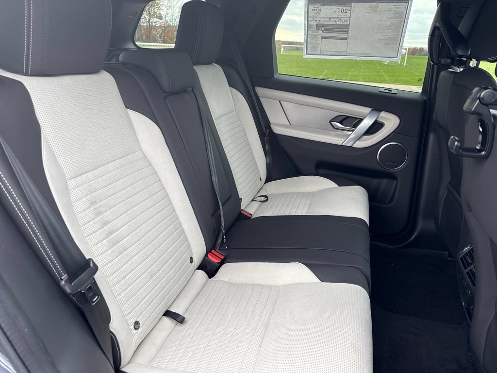 New 2025 Land Rover Discovery Sport Dynamic SE AWD/4WD image 17