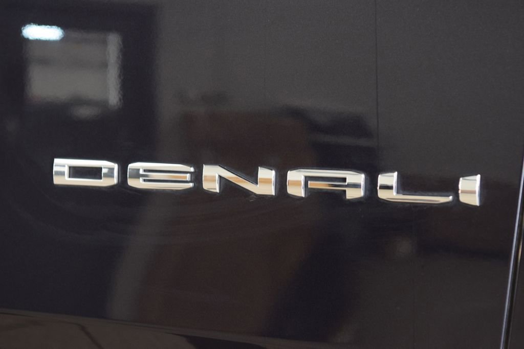 Used 2024 GMC Yukon XL Denali w/ Advanced Technology Package image 17