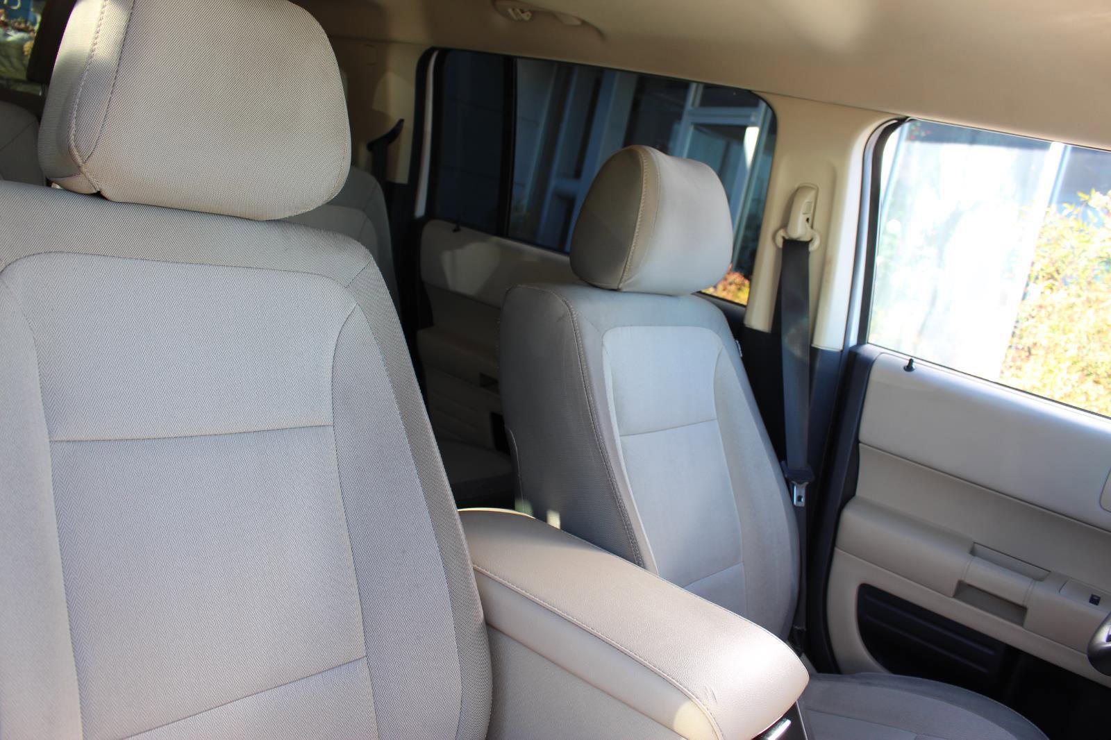 Used 2018 Ford Flex SE image 16