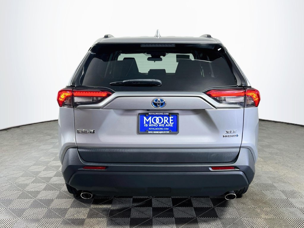 Certified 2020 Toyota RAV4 XLE w/ XLE Grade Weather Package AWD/4WD image 6