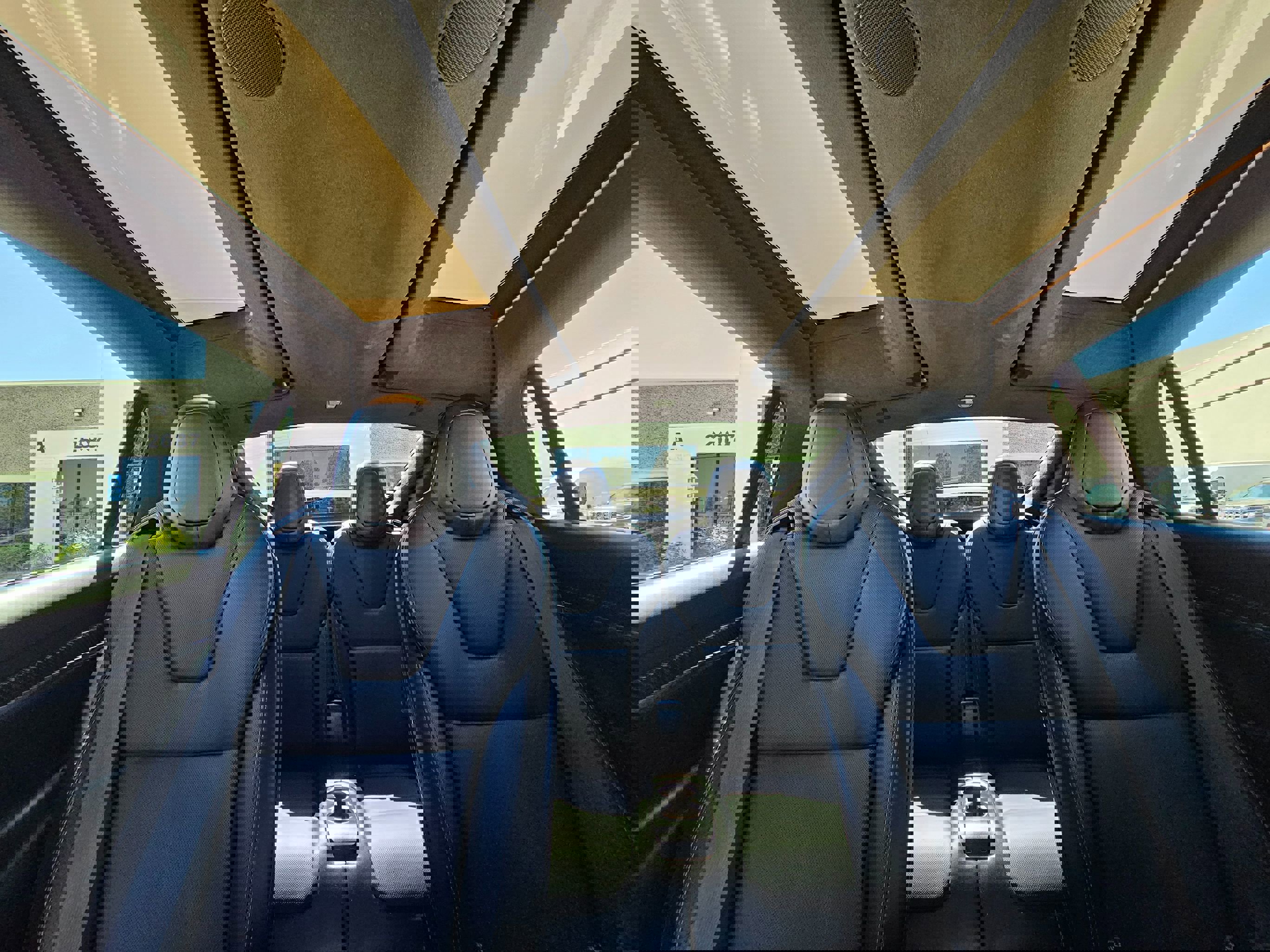 Used 2022 Tesla Model X Plaid image 39