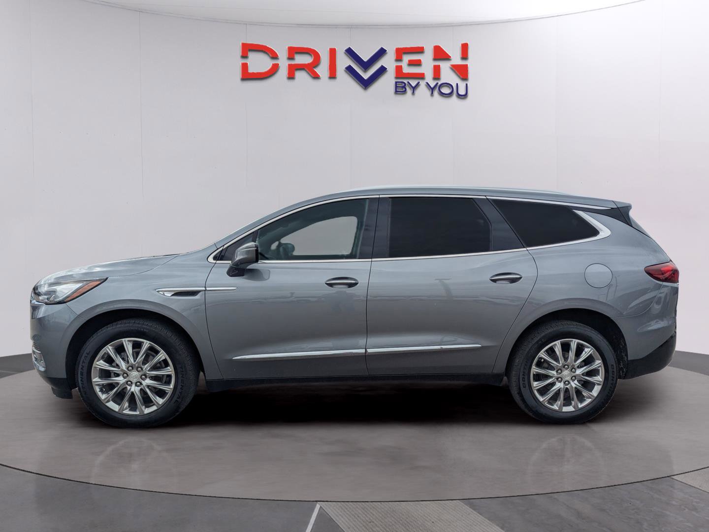 Used 2021 Buick Enclave Essence image 2