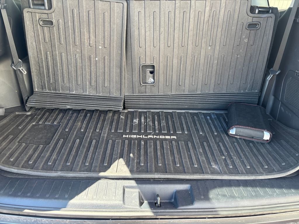 Used 2021 Toyota Highlander XLE image 33