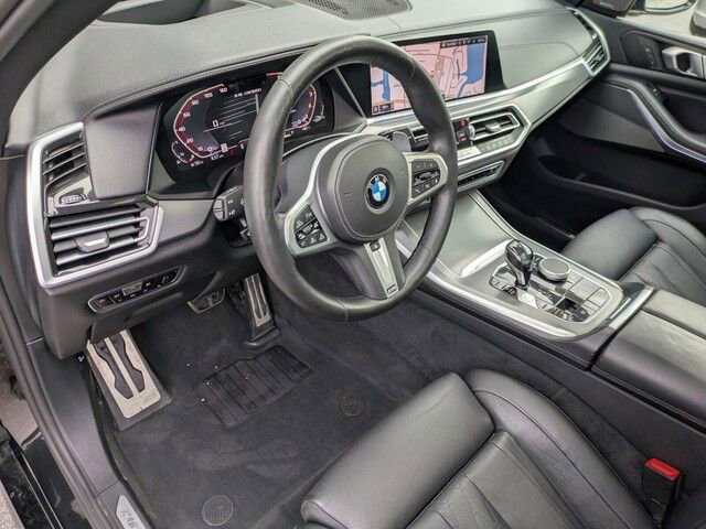 Used 2021 BMW X5 M50i image 11