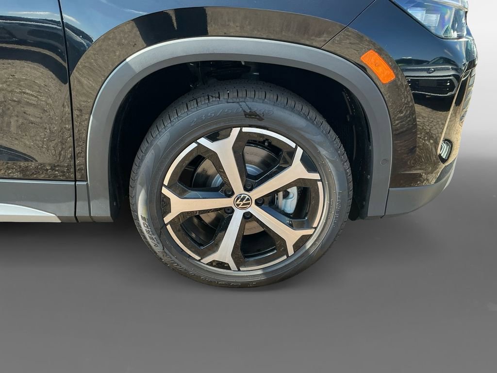 New 2025 Volkswagen Tiguan SE image 14