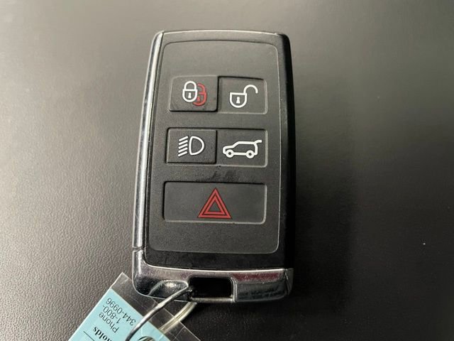 Used 2023 Land Rover Defender 130 SE image 25