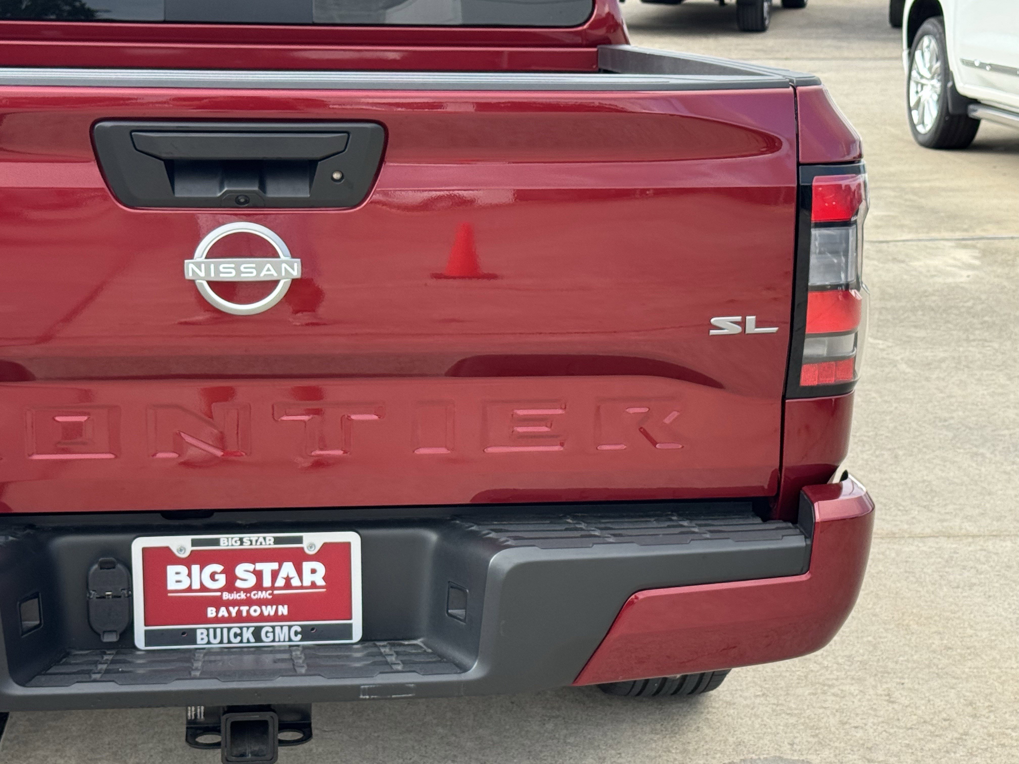 Used 2024 Nissan Frontier SL RWD image 10