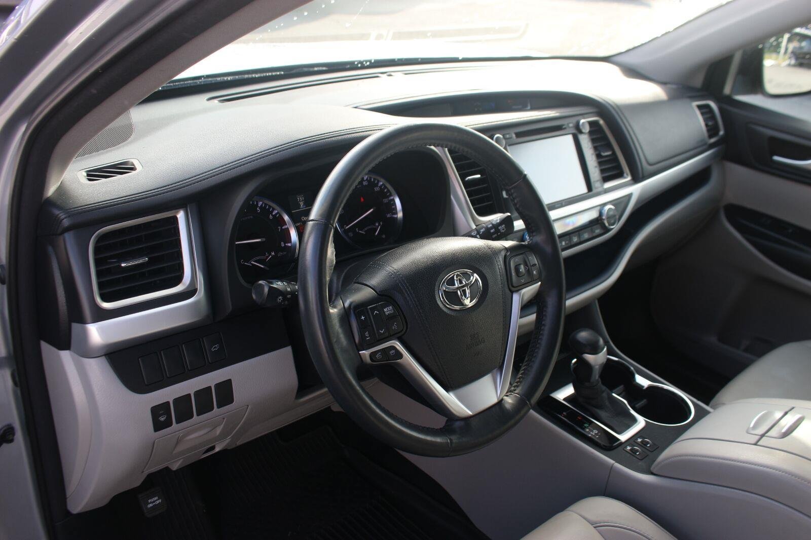 Used 2015 Toyota Highlander XLE FWD image 15