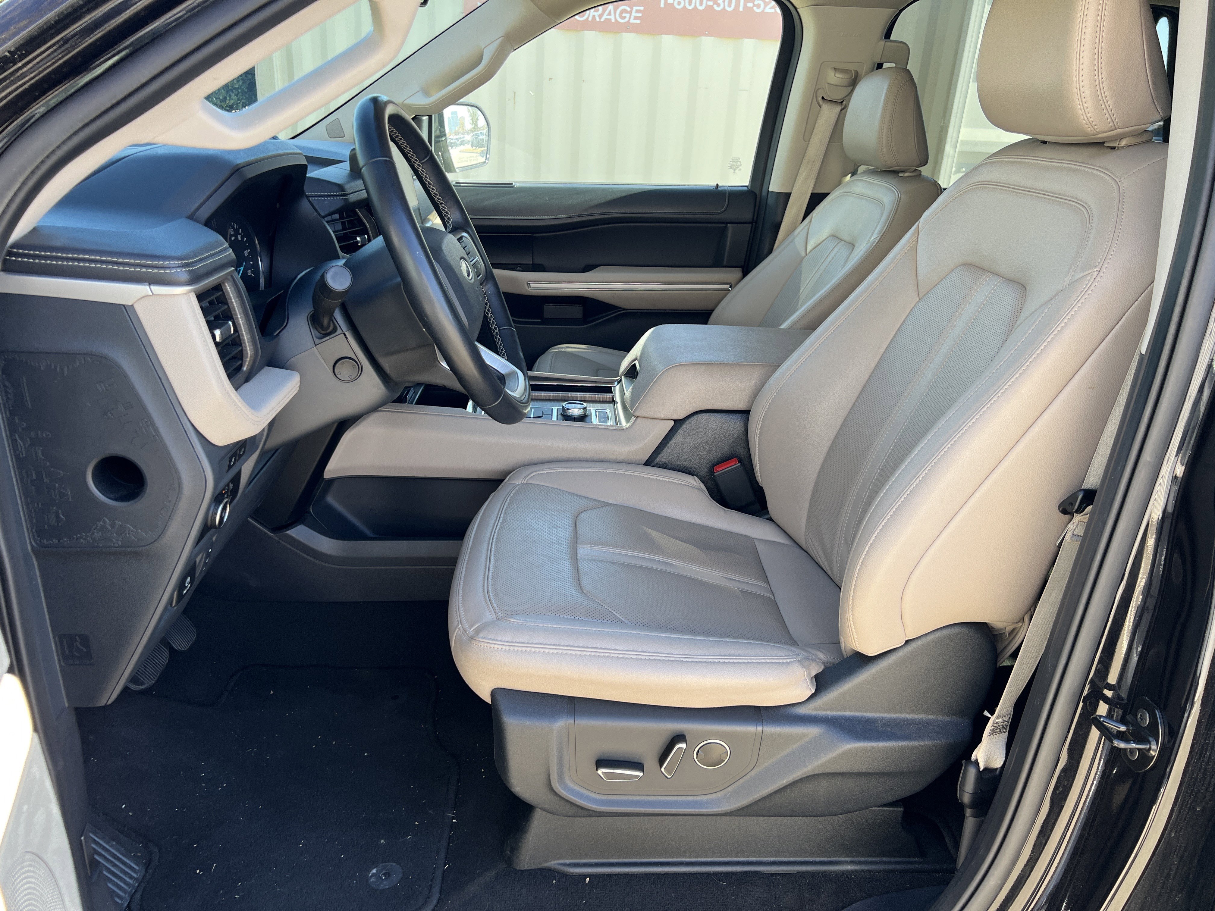 Used 2024 Ford Expedition Limited image 27