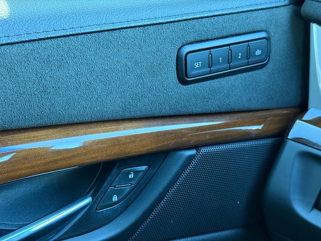 Used 2020 Cadillac Escalade Premium Luxury image 18