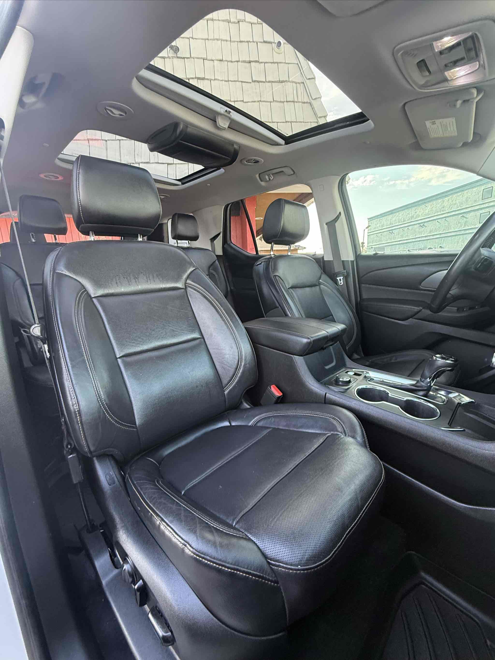 Used 2018 Chevrolet Traverse Premier image 17