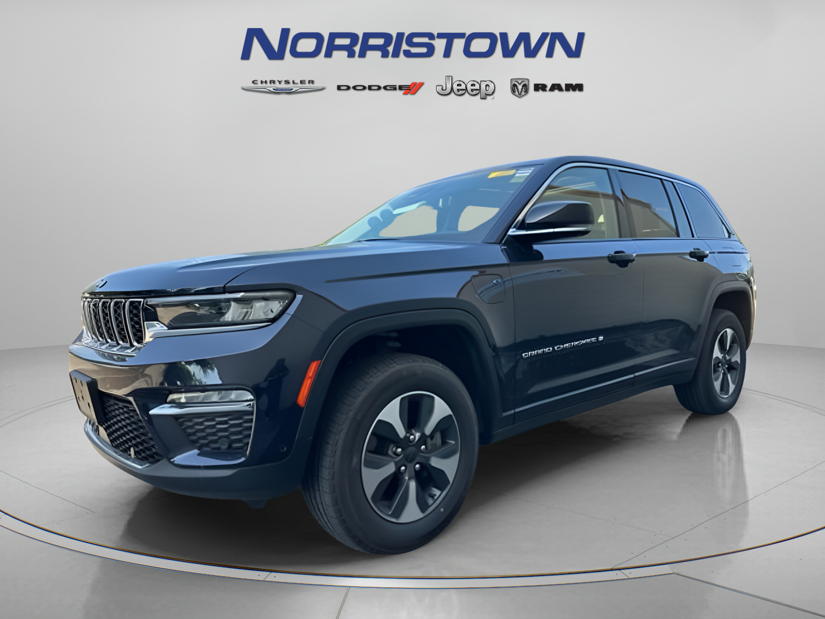 Used 2022 Jeep Grand Cherokee Limited 4xe w/ Luxury Tech Group II AWD/4WD image 4