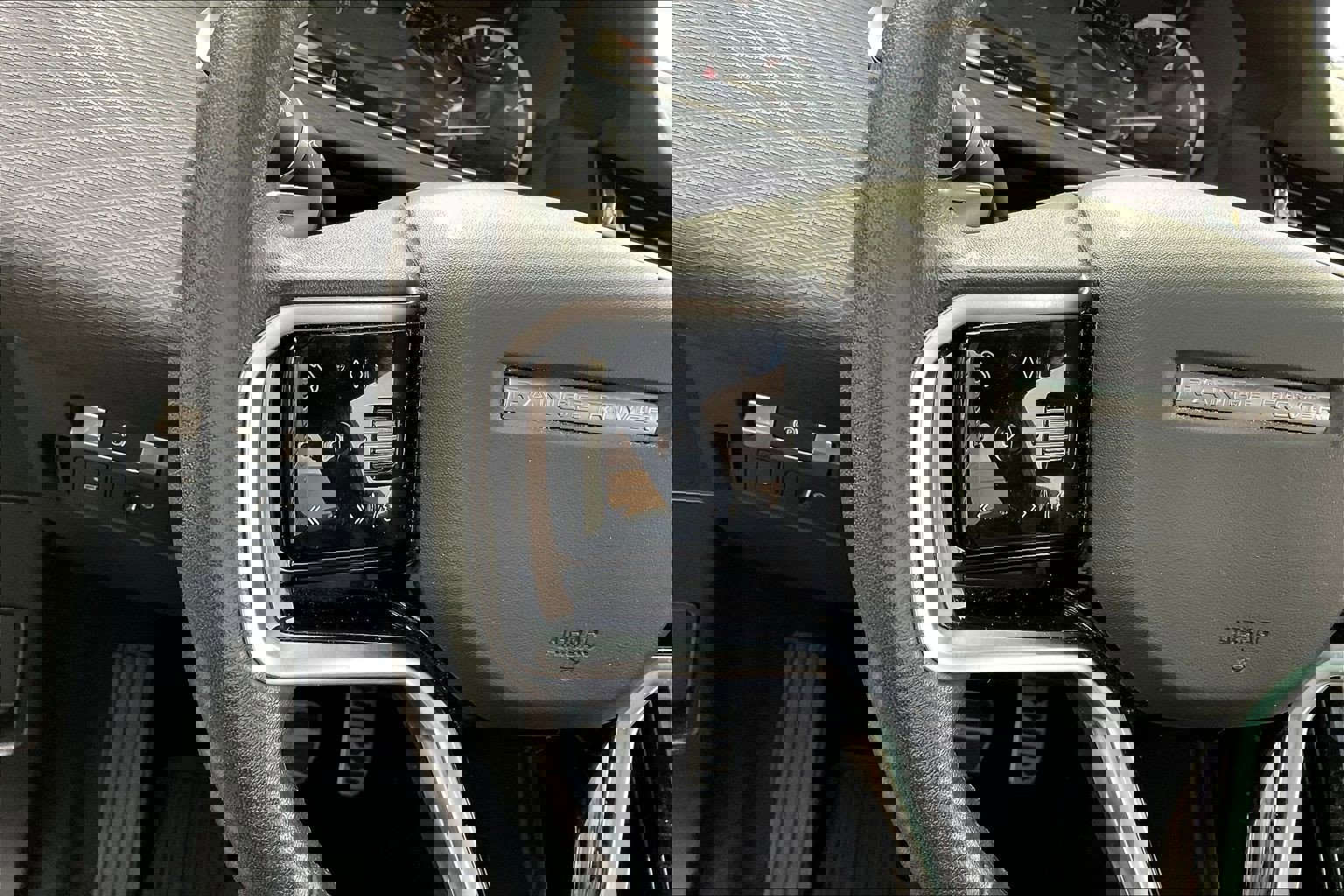 Used 2023 Land Rover Range Rover Evoque R-Dynamic S image 12