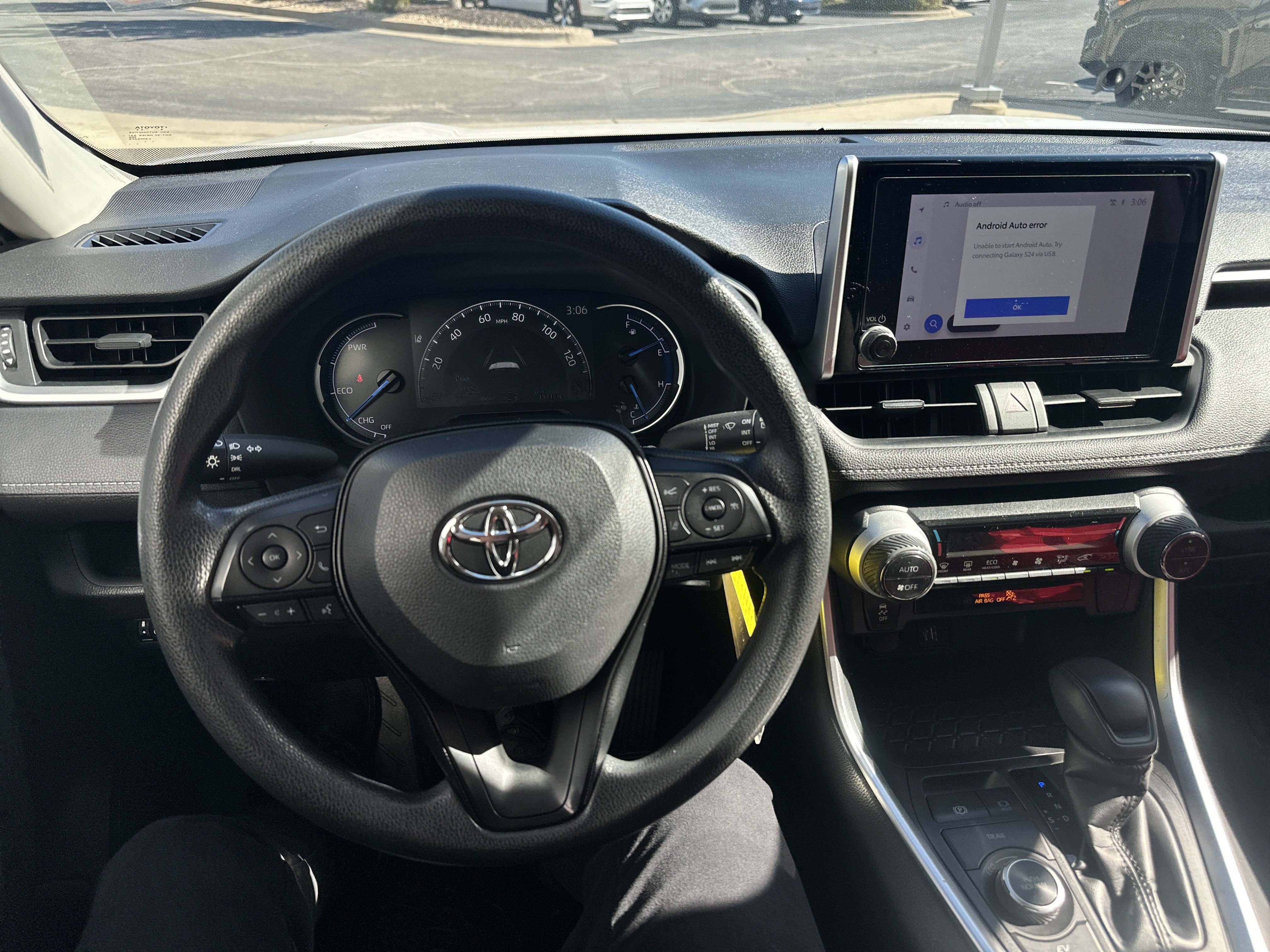 Used 2024 Toyota RAV4 LE AWD/4WD image 16
