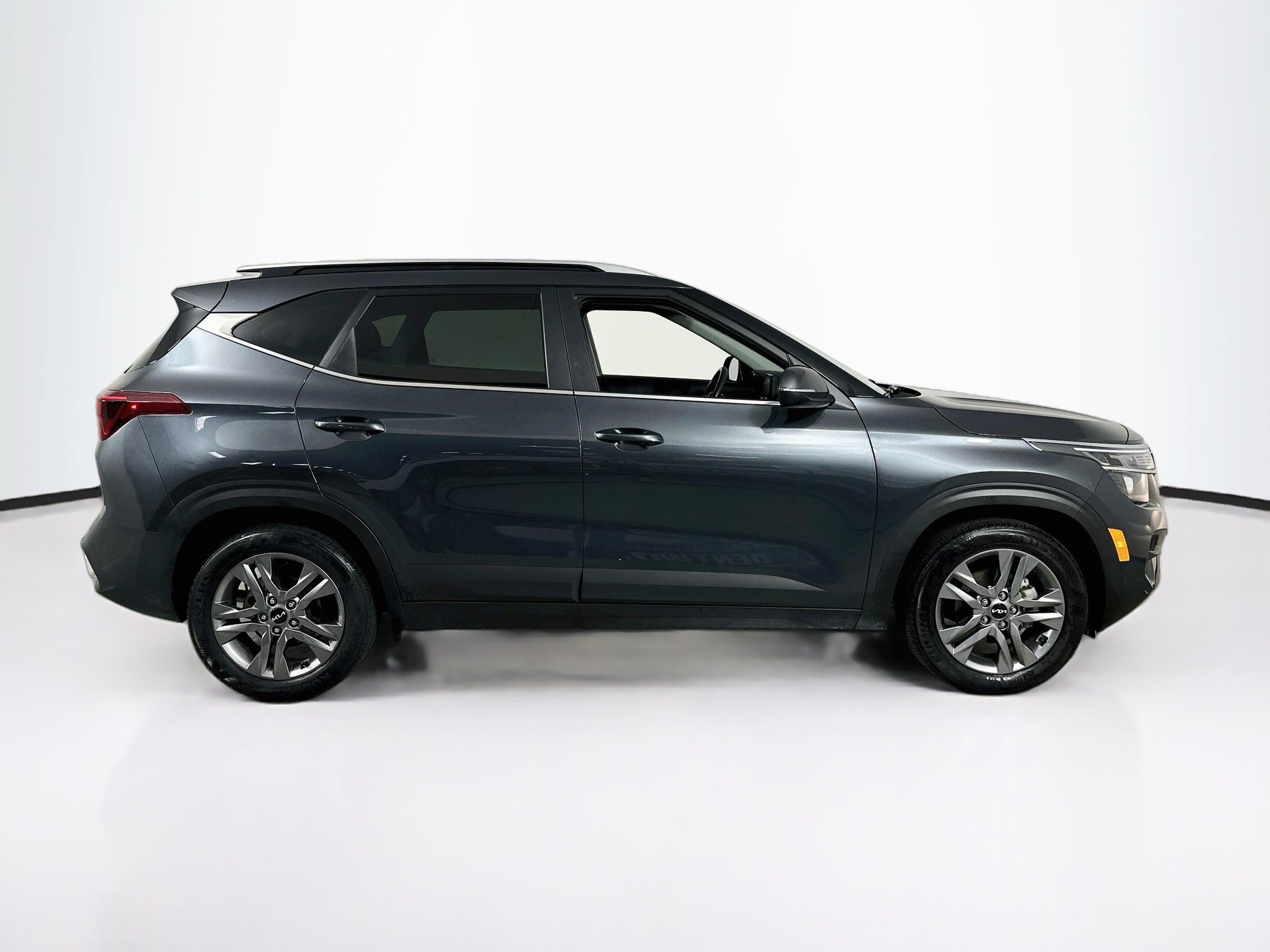 Used 2023 Kia Seltos S FWD image 4
