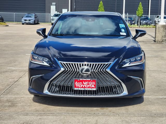 Used 2020 Lexus ES 350 Ultra Luxury w/ Accessory Package 2 FWD image 2