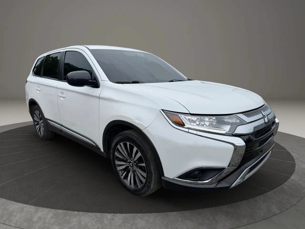 Used 2020 Mitsubishi Outlander ES FWD image 3