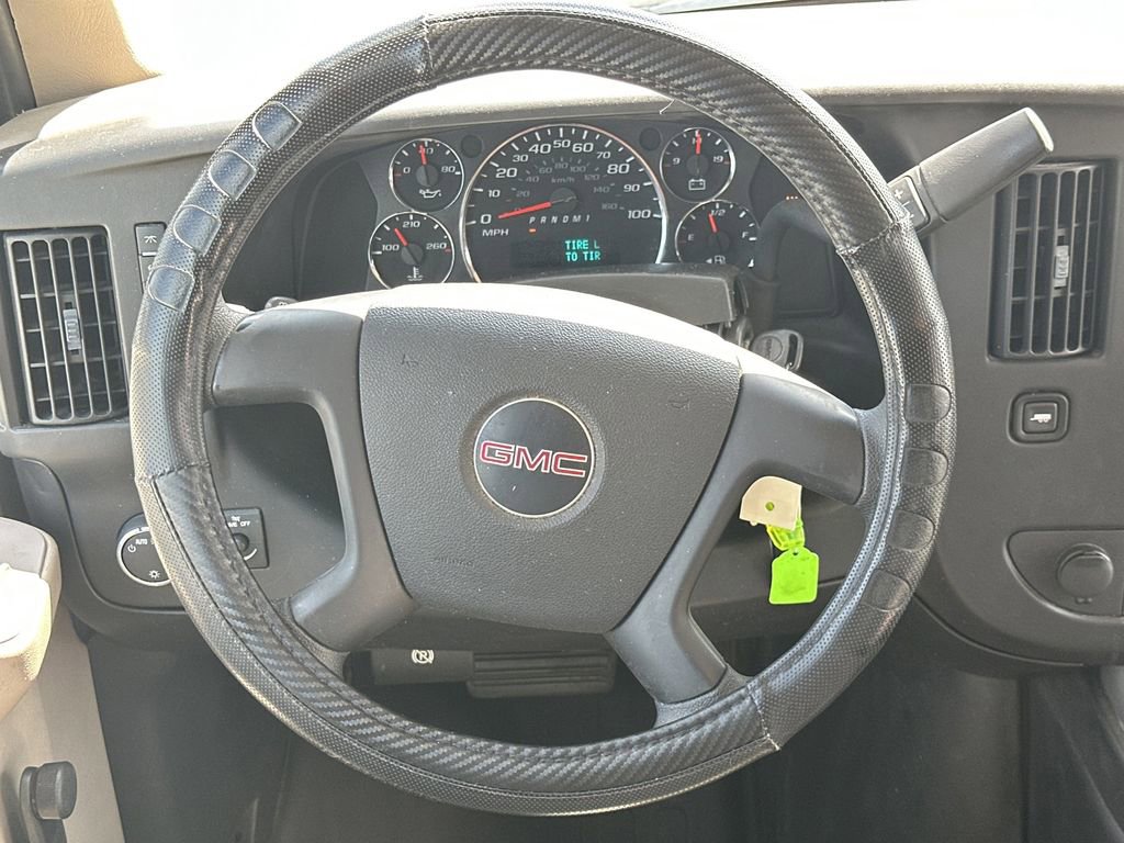 Used 2010 GMC Savana 3500 Extended w/ Chrome Appearance Package RWD image 15