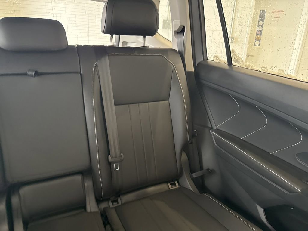 Used 2024 Volkswagen Tiguan SE image 17
