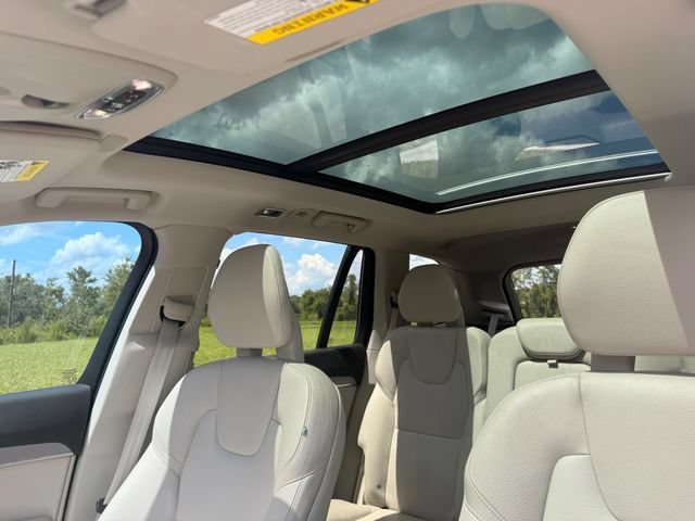 Used 2022 Volvo XC90 T5 Momentum w/ Protection Package Premier FWD image 9