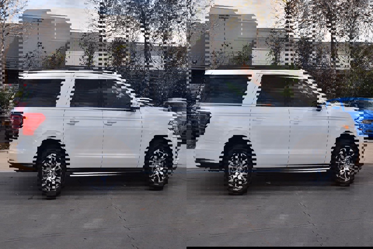 Used 2022 Ford Expedition Max XLT image 6